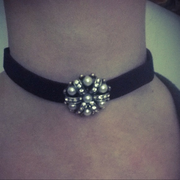 Vintage Antique Gold Chocker with Velvet Band - Picture 2 of 8